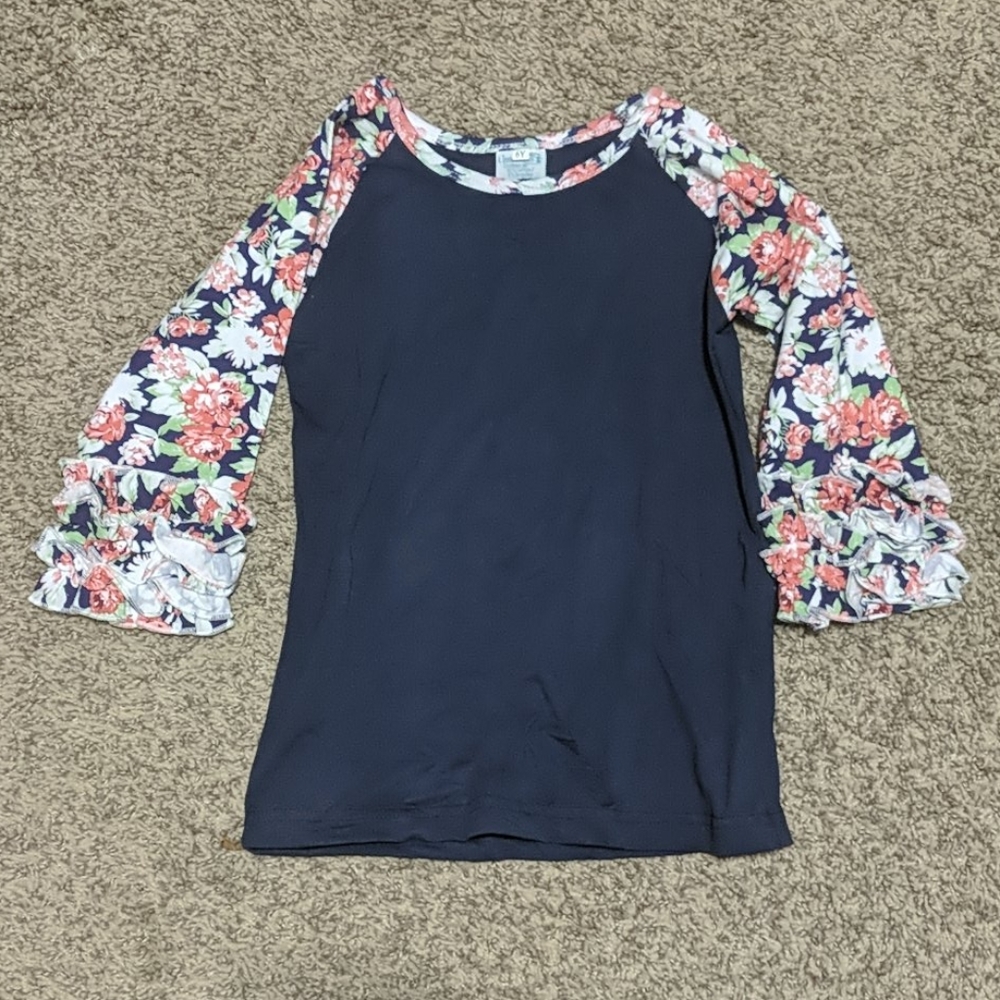 3/4 sleeve raglan shirt